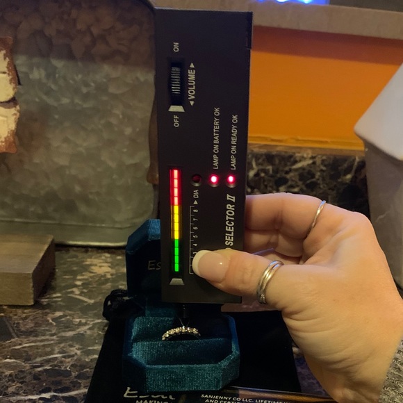 #6 “Live show listing” Brilliant white Moissanite band - Picture 5 of 5